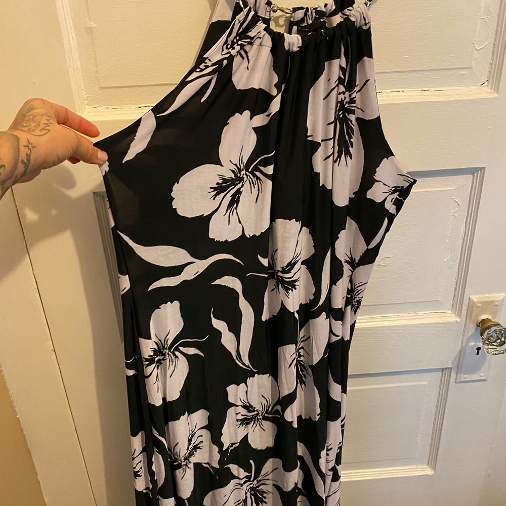 Dress - Picture 5 of 5